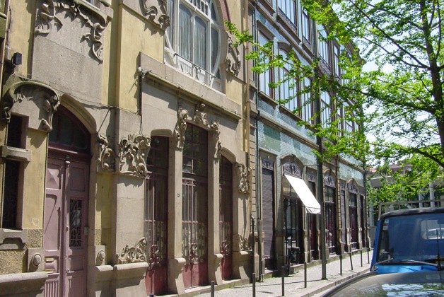 Visit the Paris Gallery Street in Porto Portugal