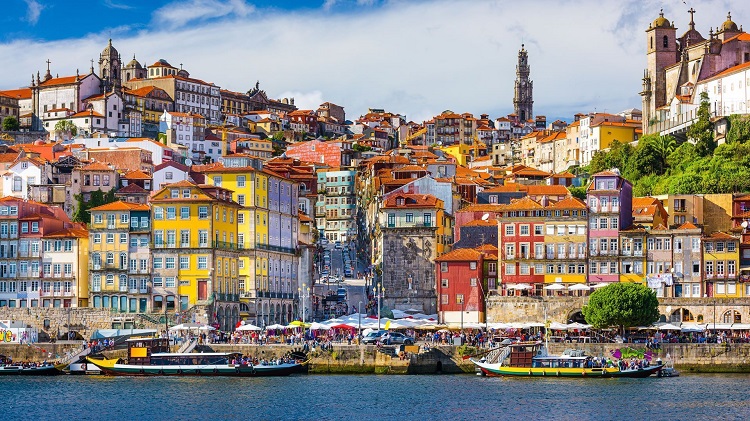 Porto Tourism visits Bairro Barredo